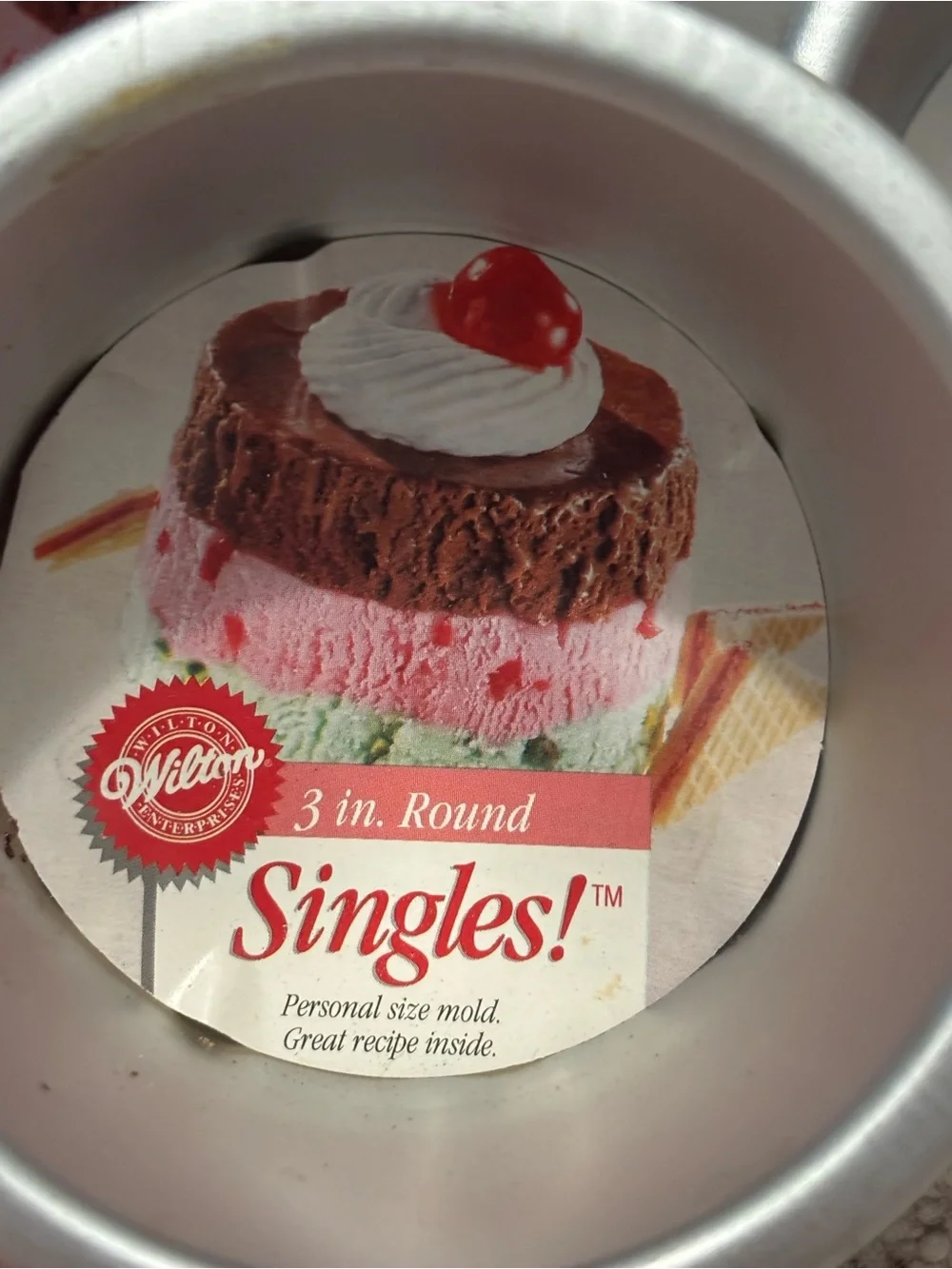Wilton Singles 3 in. Round Personal Size Cake Pan Mold Aluminum Set of 6 Dessert